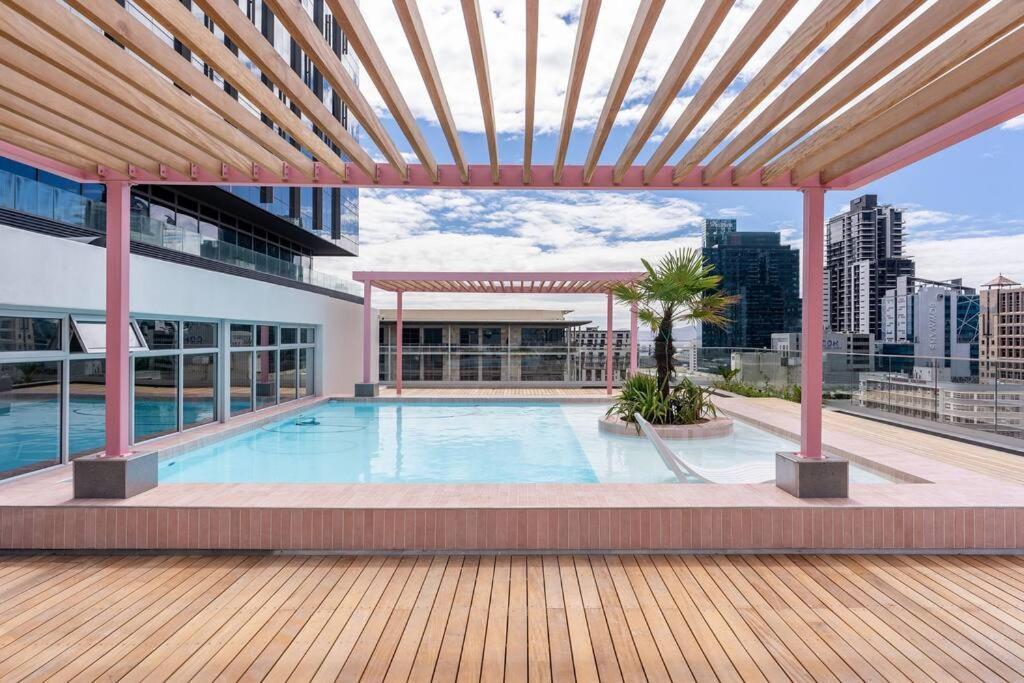 The Rose 703: Modern 7th Floor Apartment Cape Town